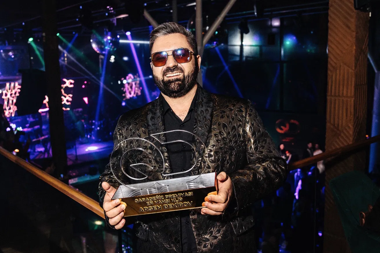 Арсен Бекиров с премией QARADENIZ Production